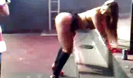 زن مسافر از راننده تاکسی در انگلستان سكس پسرو مادر